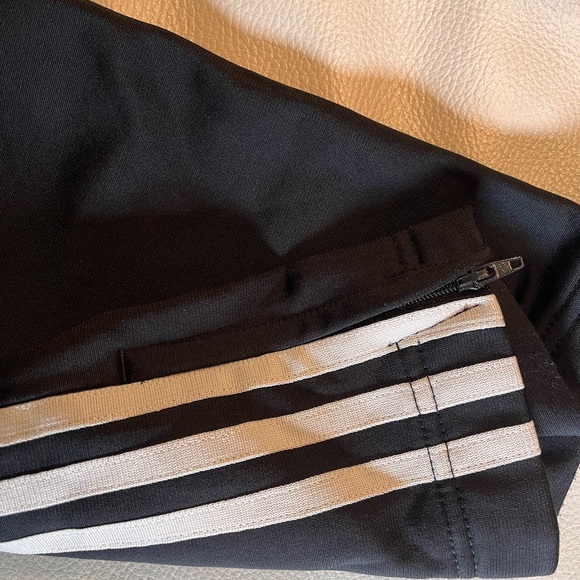 Adidas track pants. Low rise. Size Small. Excellent condition. - Picture 5 of 8